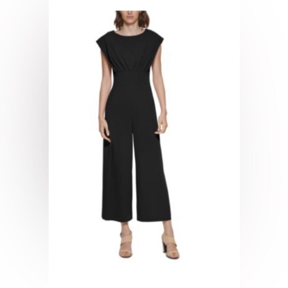 NWT Calvin Klein cap-sleeve jumpsuit Size 2